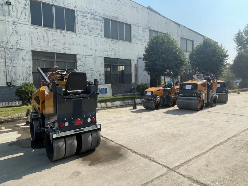 國(guó)外某代理商訂購奔馬5噸小型壓路機(jī)